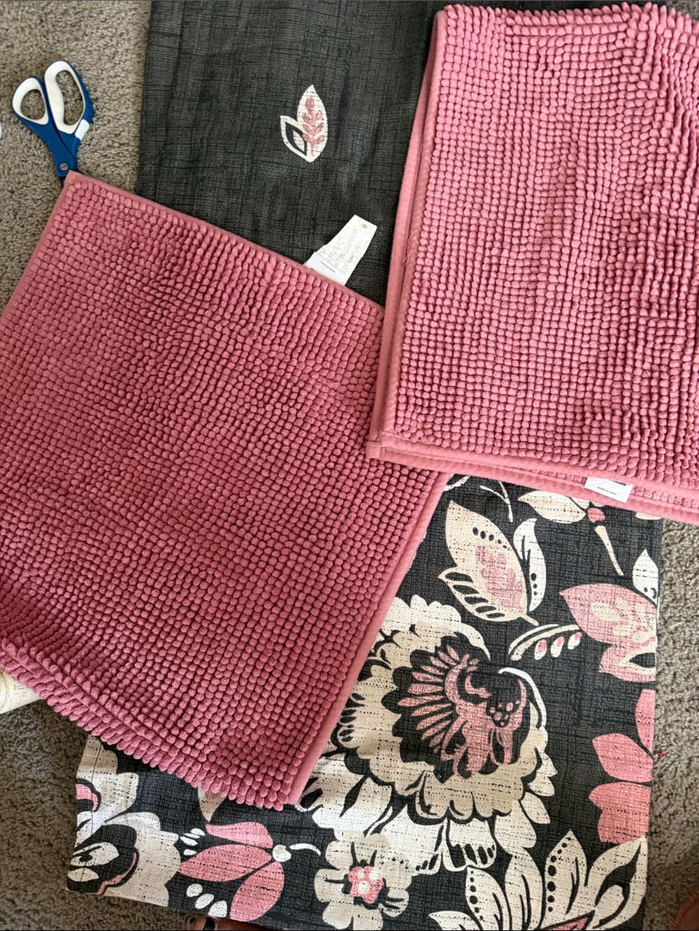 Threshold Pink Chenille Bath Mat Set with Floral Accent